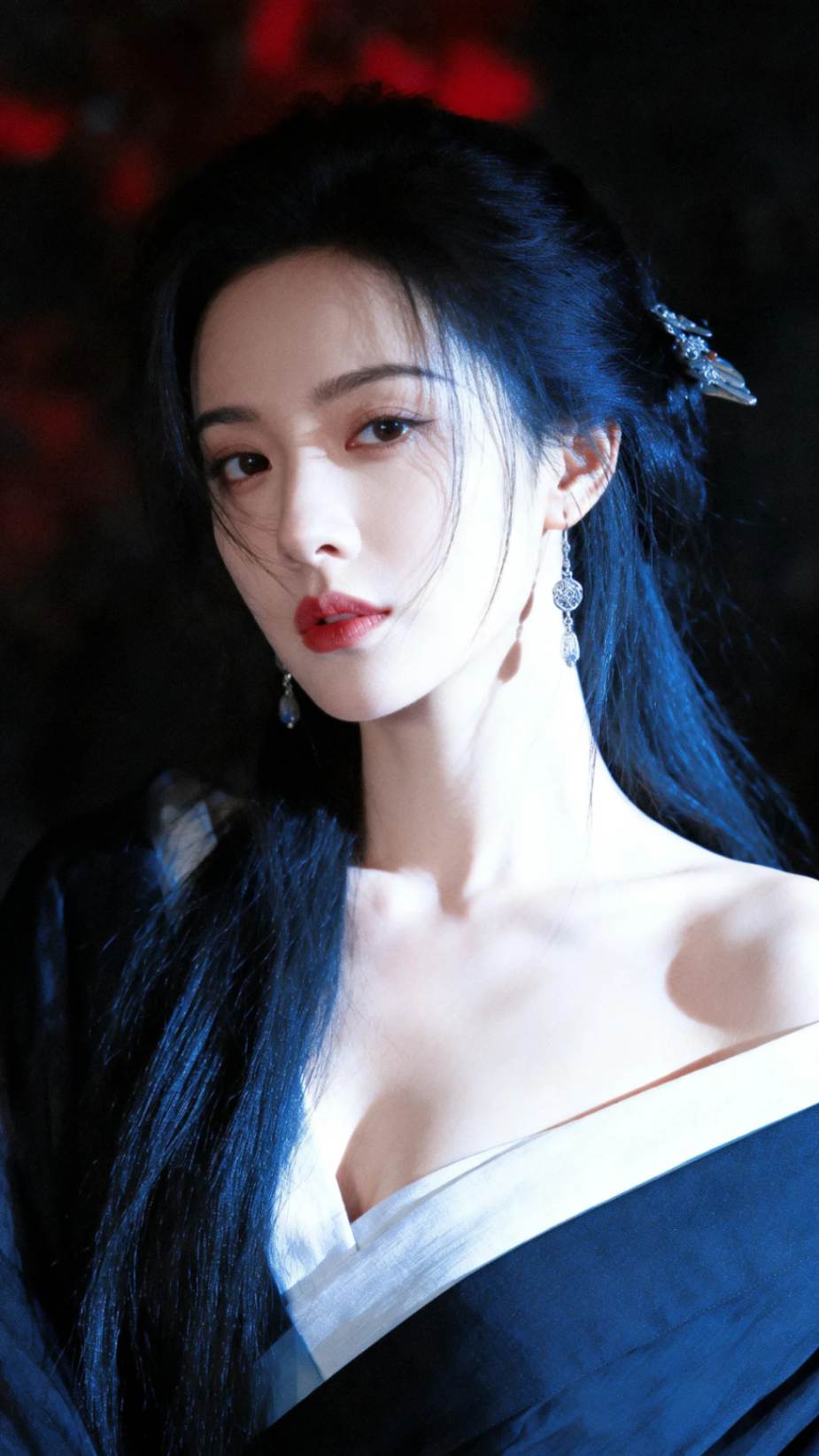 微缩汉服女子夜景