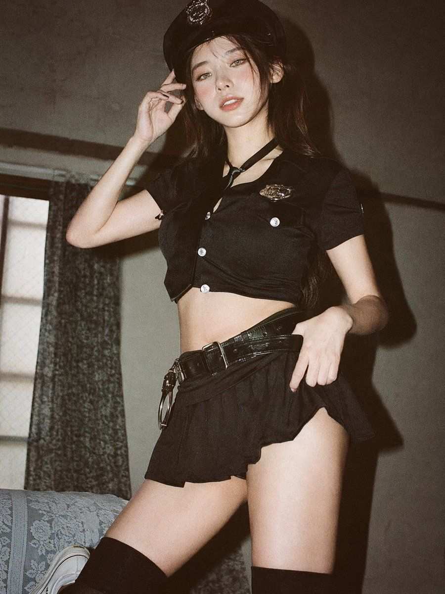 时尚胶片风警察制服人物肖像