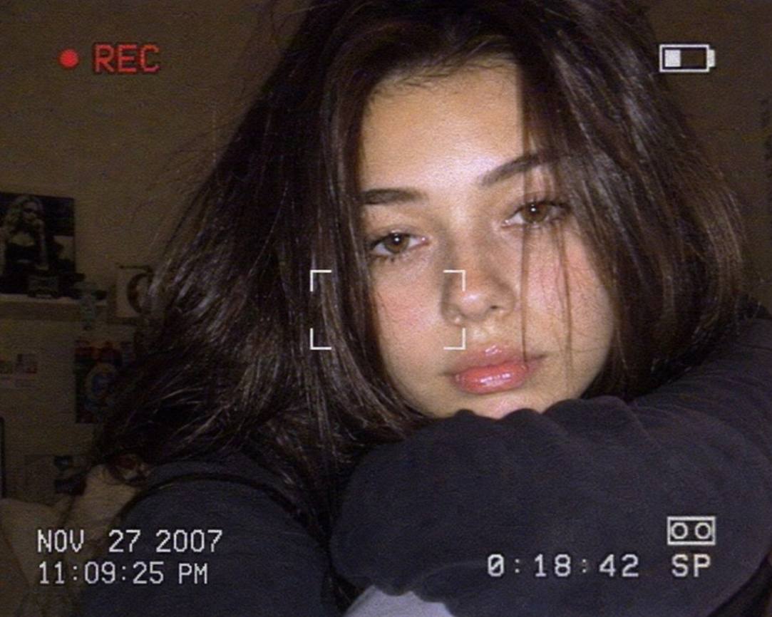 2007年复古DV镜头下的女子夜间自拍