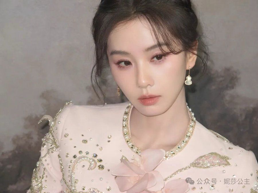东方仕女：博物馆里的迷你人偶与古典油画